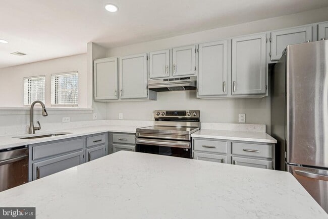 Building Photo - 1440 Nutwood Ct