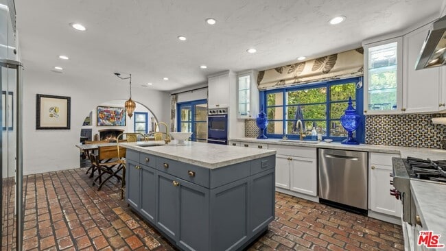 Building Photo - 11662 Duque Dr