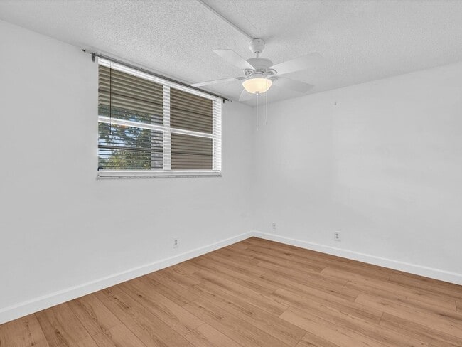 Building Photo - 9470 Poinciana Pl