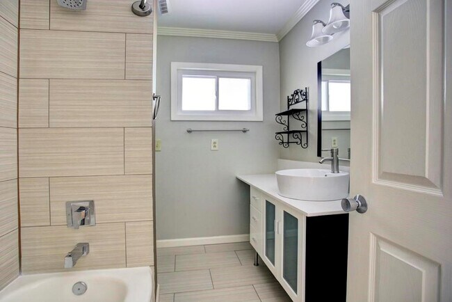 Building Photo - 4415 Merwin St