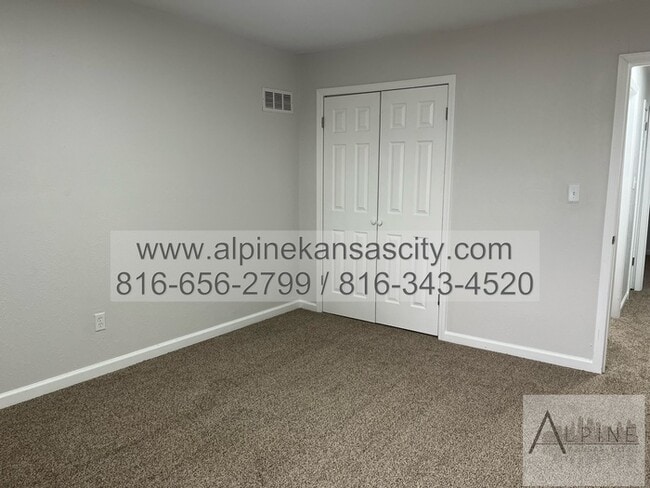 Building Photo - Updated Duplex, Fort Osage School District