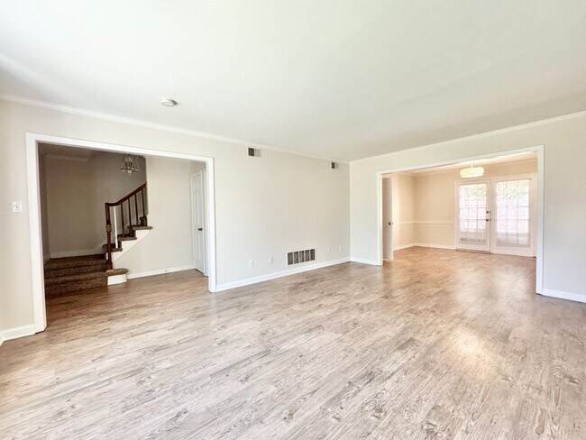 Building Photo - 5127 Lawndale Dr