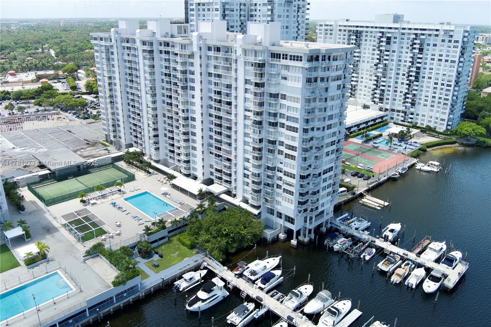 Building Photo - 18081 Biscayne Blvd