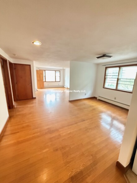 Primary Photo - 400 Walden St