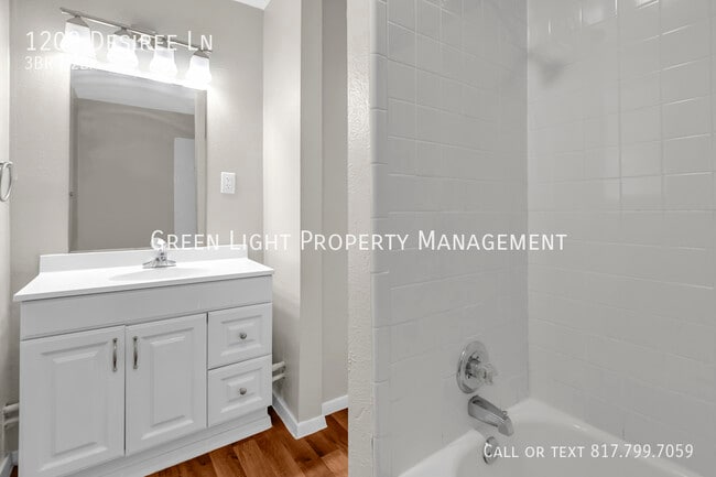 Building Photo - 1209 Desiree Ln