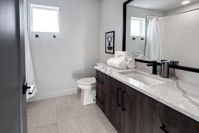 Building Photo - 6521 Silver Creek Dr