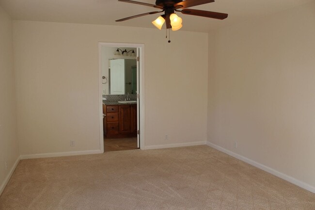 Building Photo - Available Now! Must See 2 Bedroom Home Loc...