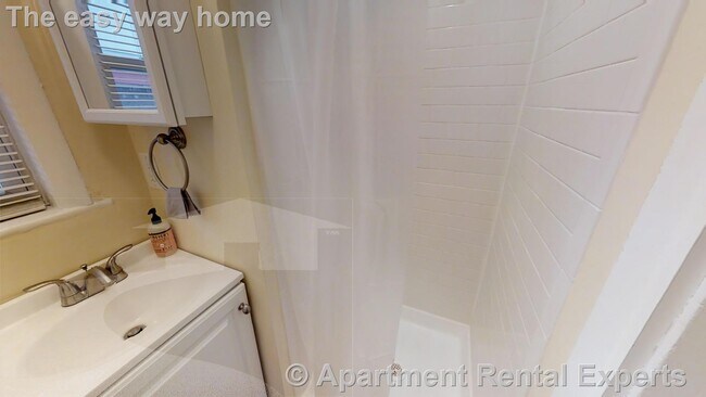 Building Photo - 5-7 Blake St Unit #1