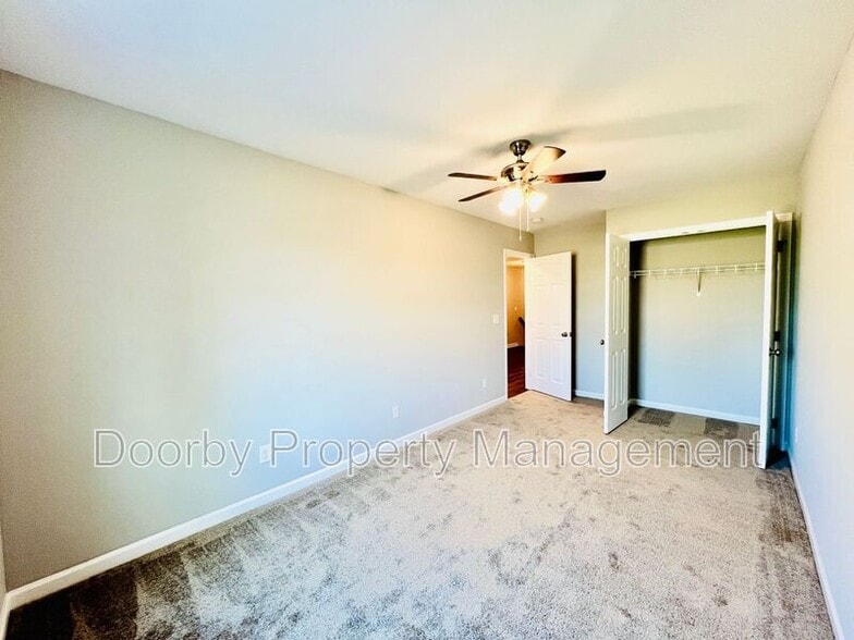 Building Photo - 2106 Duncan Ave