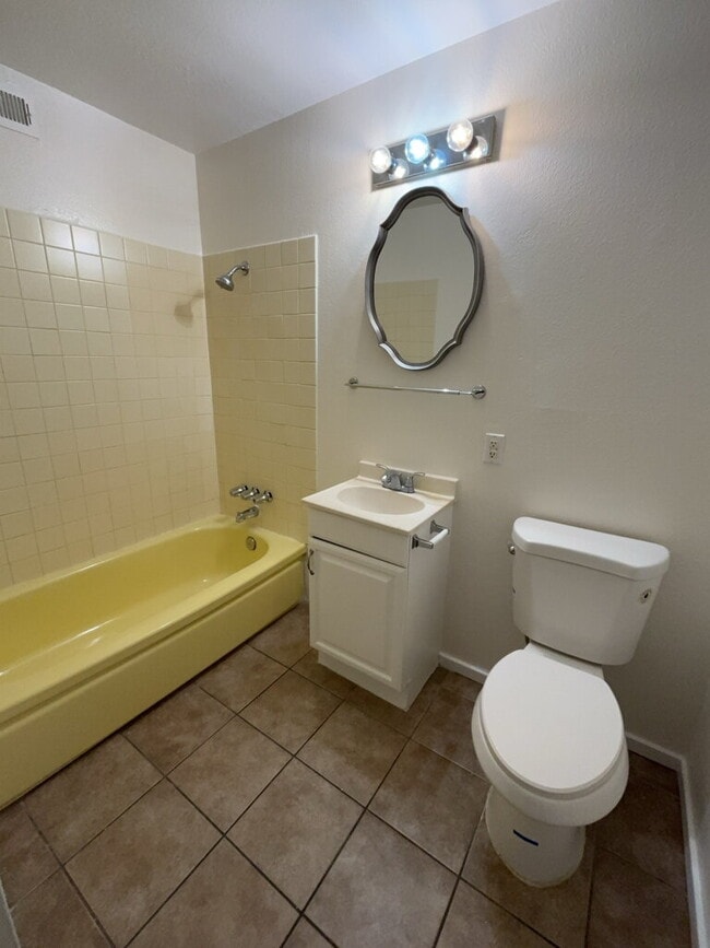 Building Photo - Light & Bright Condo in a Quiet Neighborhood – **First Month's Rent Free*** excludes recurring fees