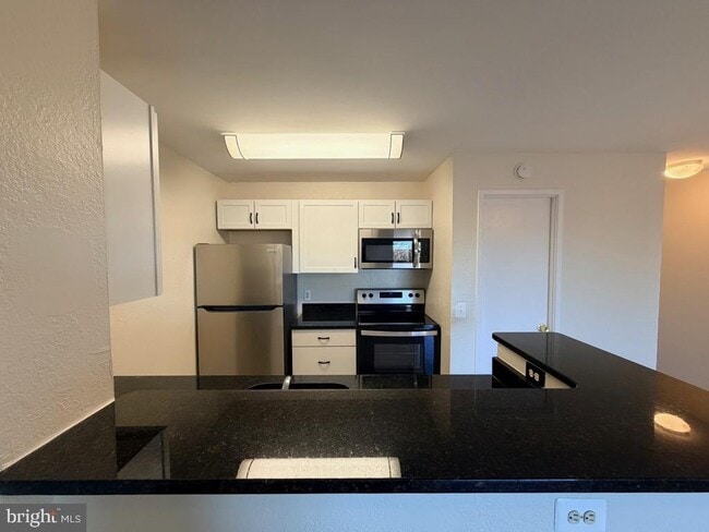 Building Photo - 75 S Reynolds St