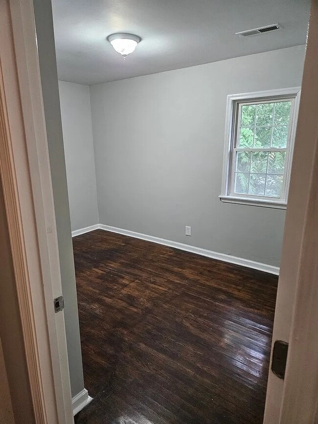 Building Photo - 1343 Hinton St