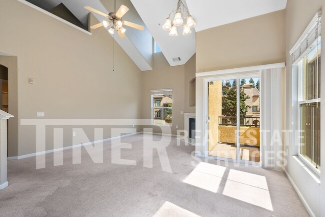 Building Photo - 5350 Dunlay Dr