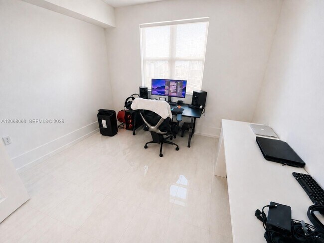 Building Photo - 7900 Harbor Island Dr