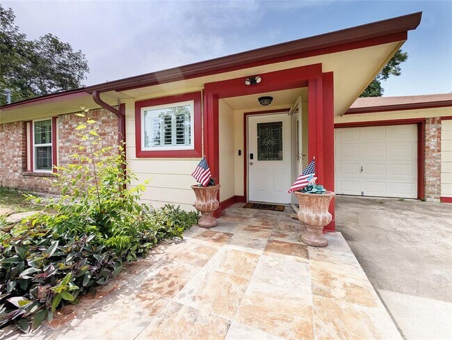 Primary Photo - 3215 Royal Oaks Dr