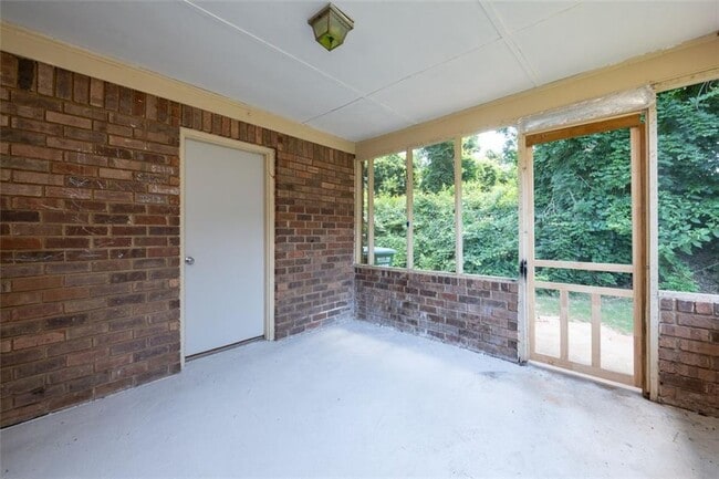 Building Photo - 469 Southern Way