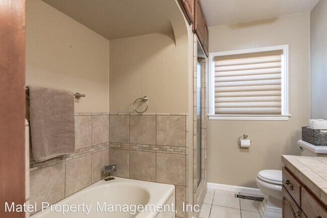 Building Photo - 4 br, 2.5 bath House - 1439 MERRITT ST