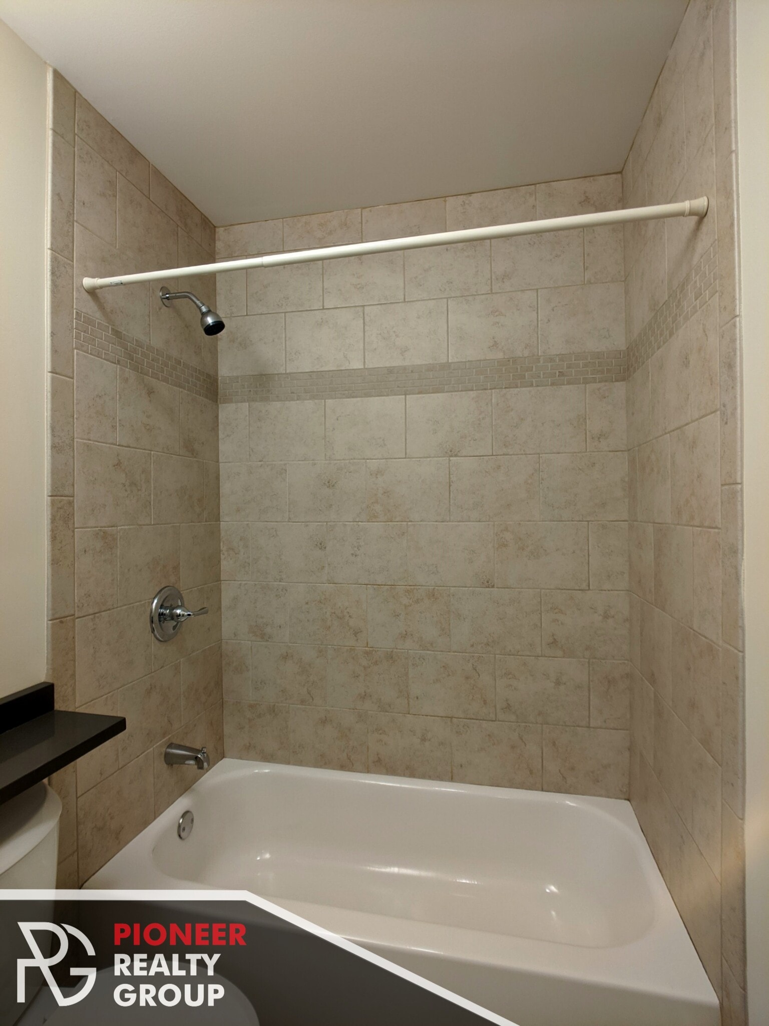Building Photo - 557 W Arlington Pl