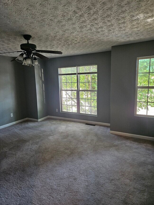 Building Photo - 3Bed 2.5 Town Home