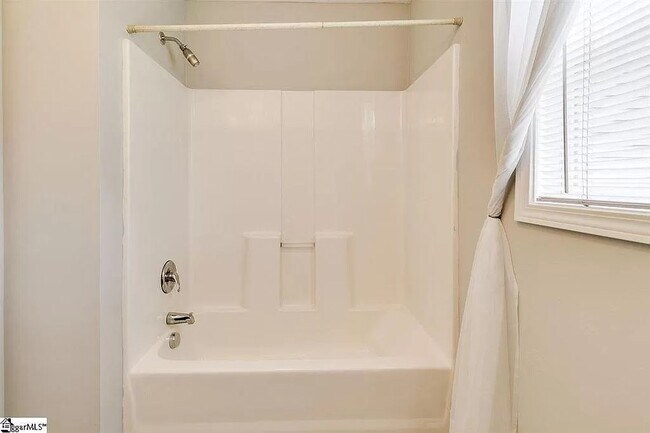 Building Photo - 331 Woodlark St