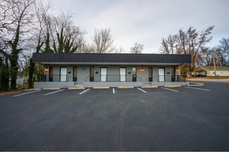 Building Photo - 175 E Charles St