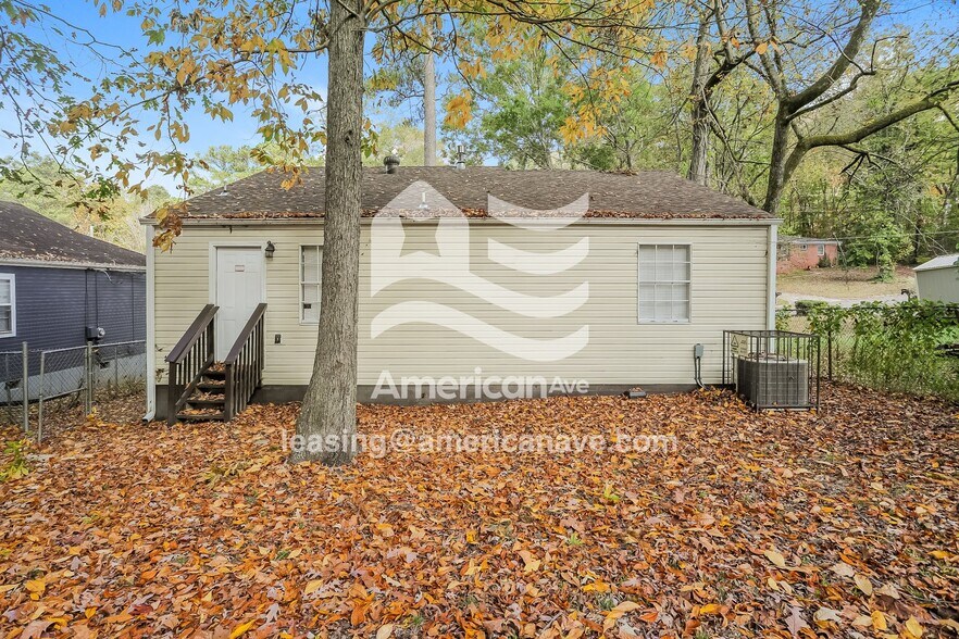 Building Photo - 1049 Northwood Dr