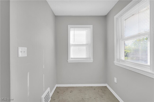 Building Photo - 21550 Miller Ave