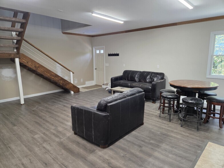 Building Photo - 148 High St