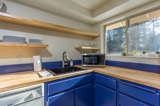 Building Photo - 17209 Crane Dr