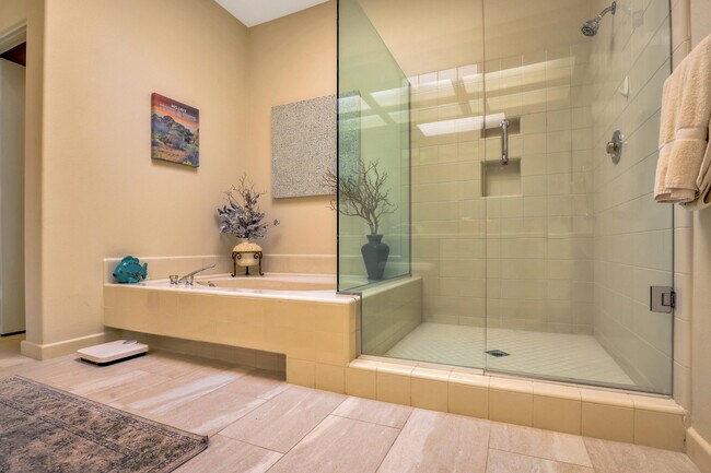 Building Photo - 125 Rainbird Cir