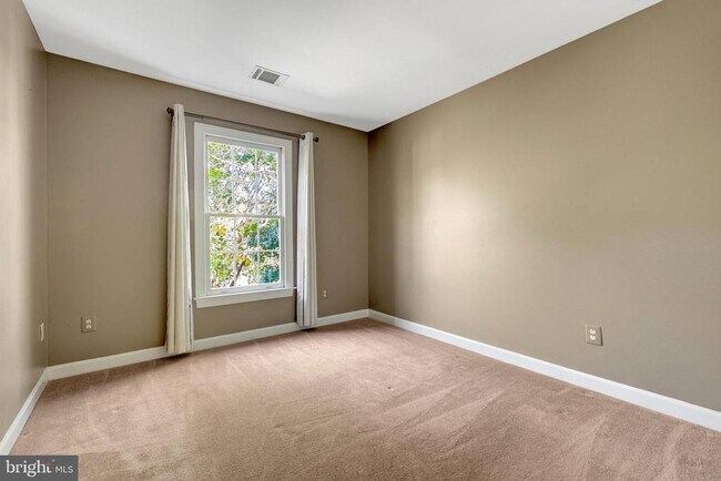 Building Photo - 47001 Smithwood Ct