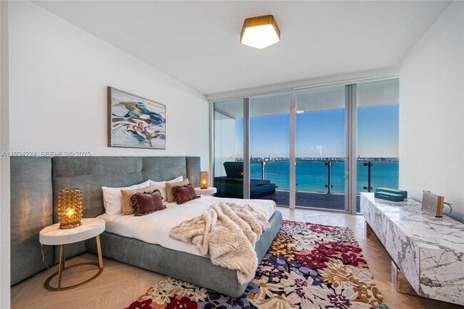 Building Photo - 700 NE 26th Terrace