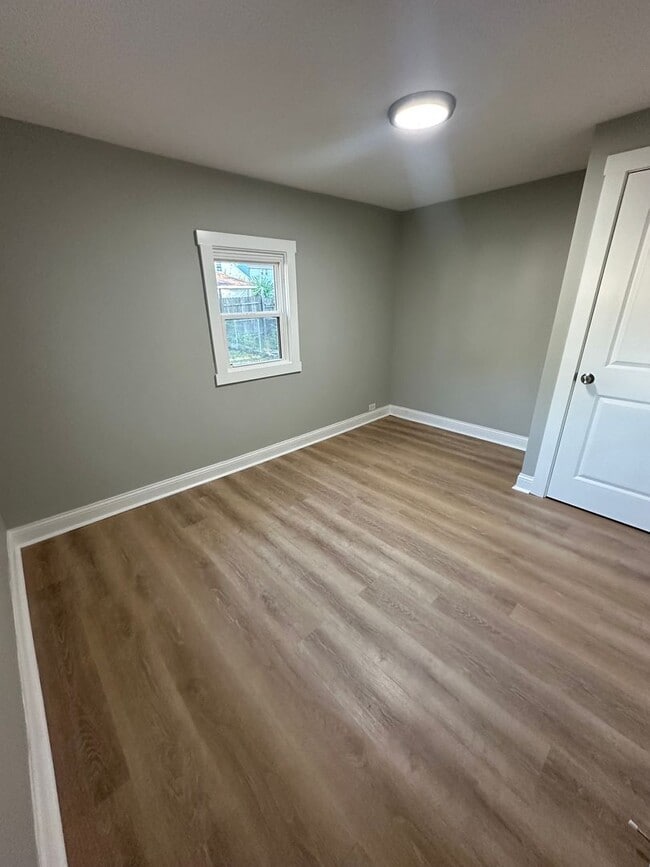 Building Photo - BEAUTIFUL RENOVATED NEW 4 BEDROOM 2 BATH H...