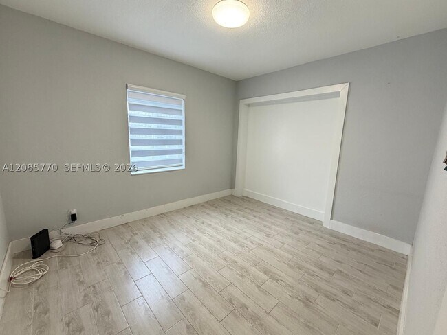 Building Photo - 630 SW 46th Ave