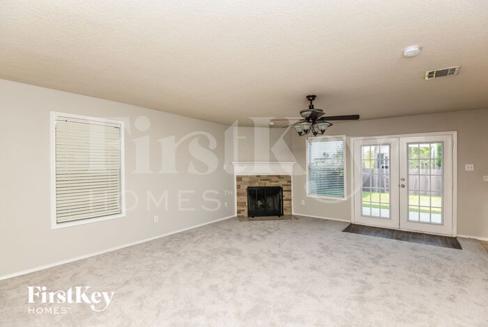 Building Photo - 4825 Leaf Hollow Dr