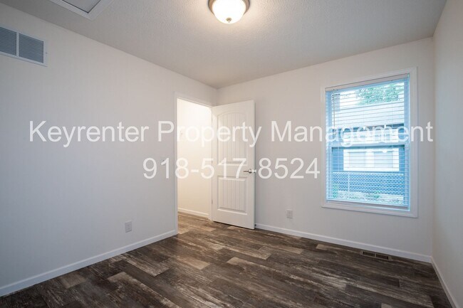 Building Photo - Charming 3-Bedroom Home with Spacious Yard in North Tulsa
