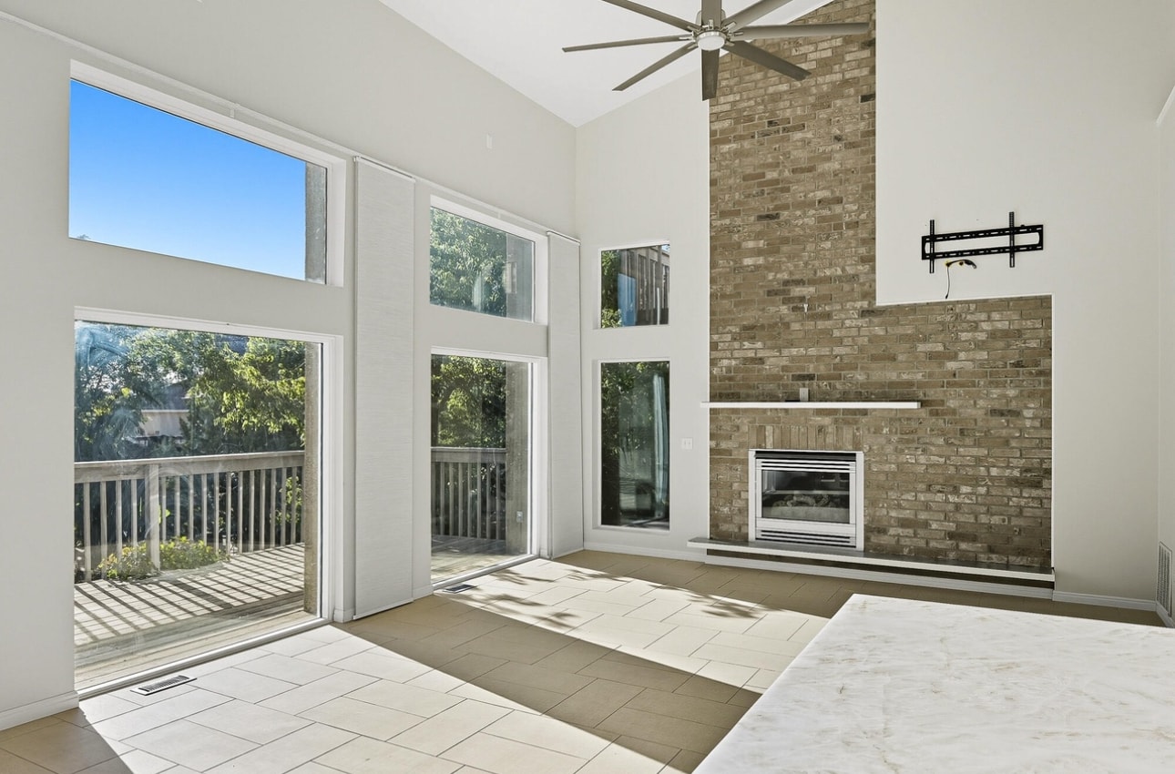 Building Photo - 298 S Staci Ct