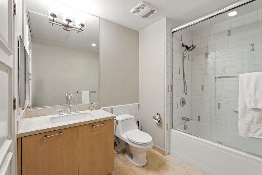 Building Photo - 403 Caruso Ave