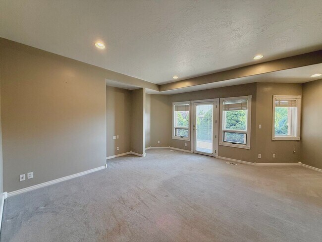 Building Photo - Garden Level in Luxury Home Available Now