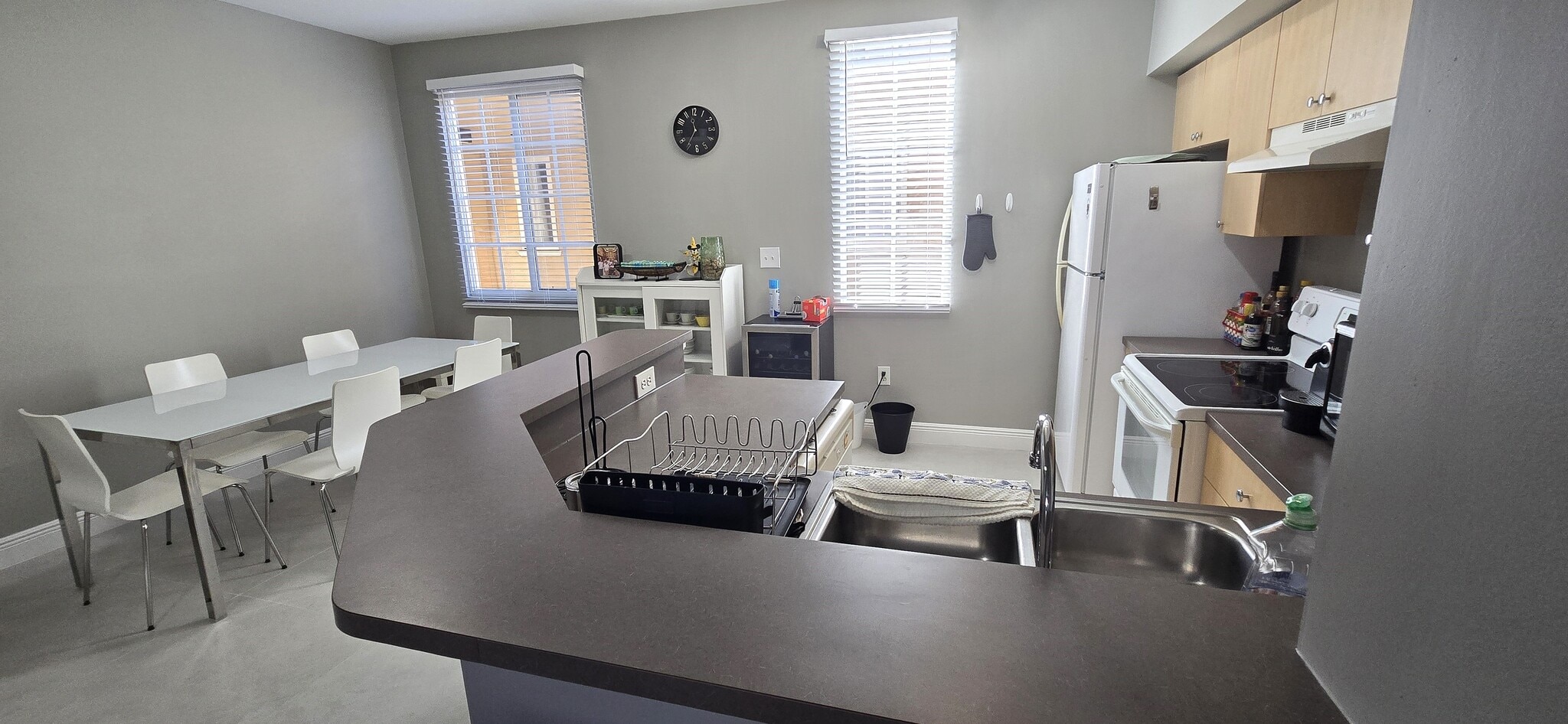 Building Photo - 2945 NE 185th St