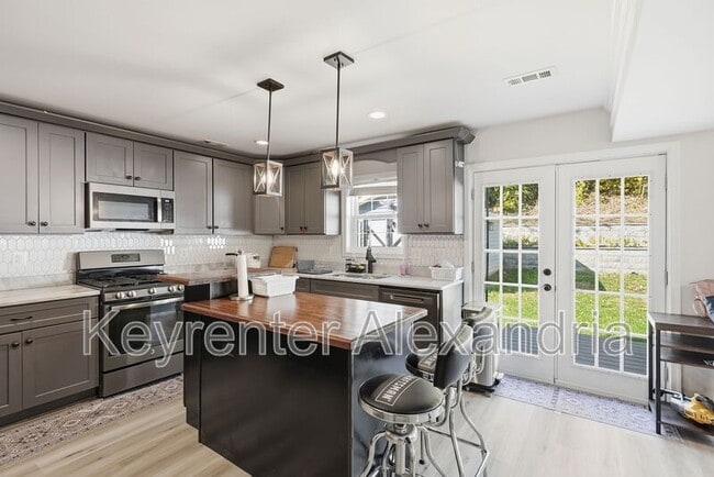 Building Photo - 6022 Rixey Dr