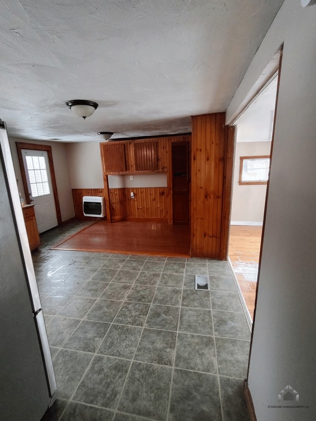 Building Photo - 328 N Pond Rd