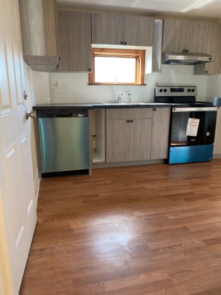 Building Photo - 134 School St