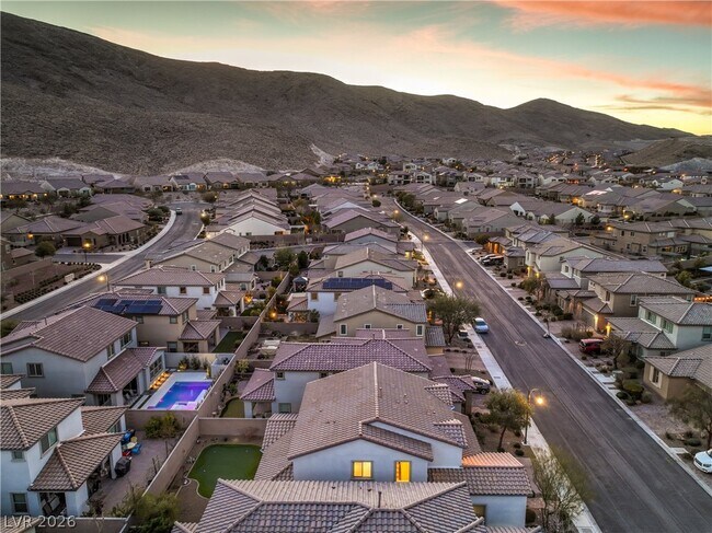 Building Photo - 3213 Molinos Dr