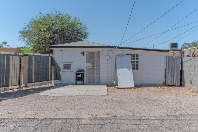 Building Photo - 5946 West Myrtle Ave