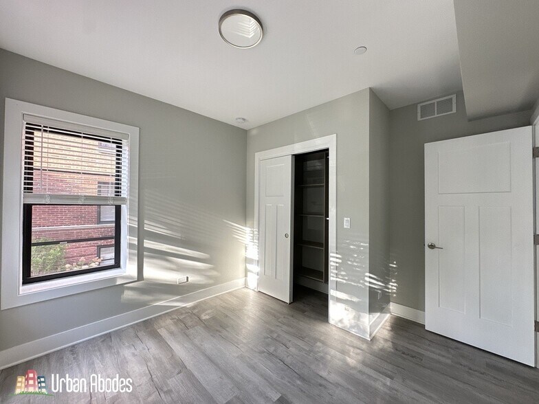 Building Photo - 1137 Oak Ave