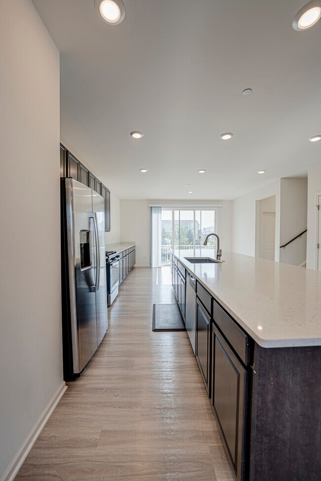 Building Photo - 2945 Showplace Dr