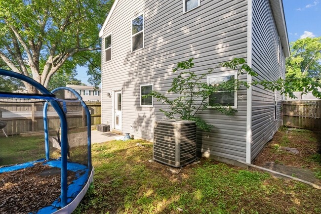 Building Photo - Spacious 4-Bedroom Home with First-Floor S...