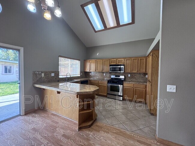 Building Photo - 10335 Point Reyes Cir