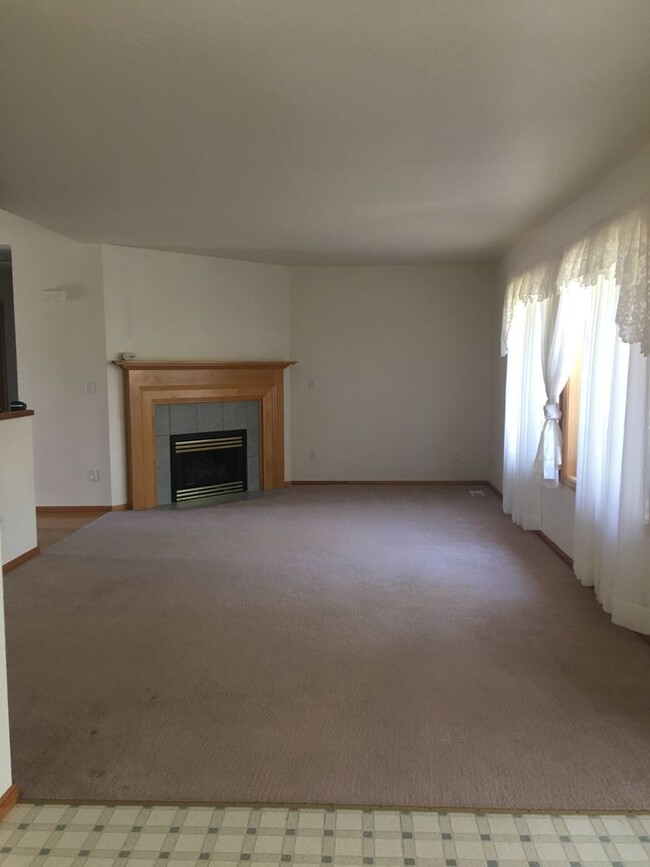 Building Photo - Fantastic Home In SW Corvallis with Landsc...